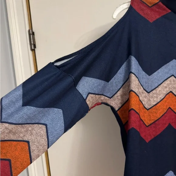 Chevron Cold Shoulder Top - Picture 2 of 3